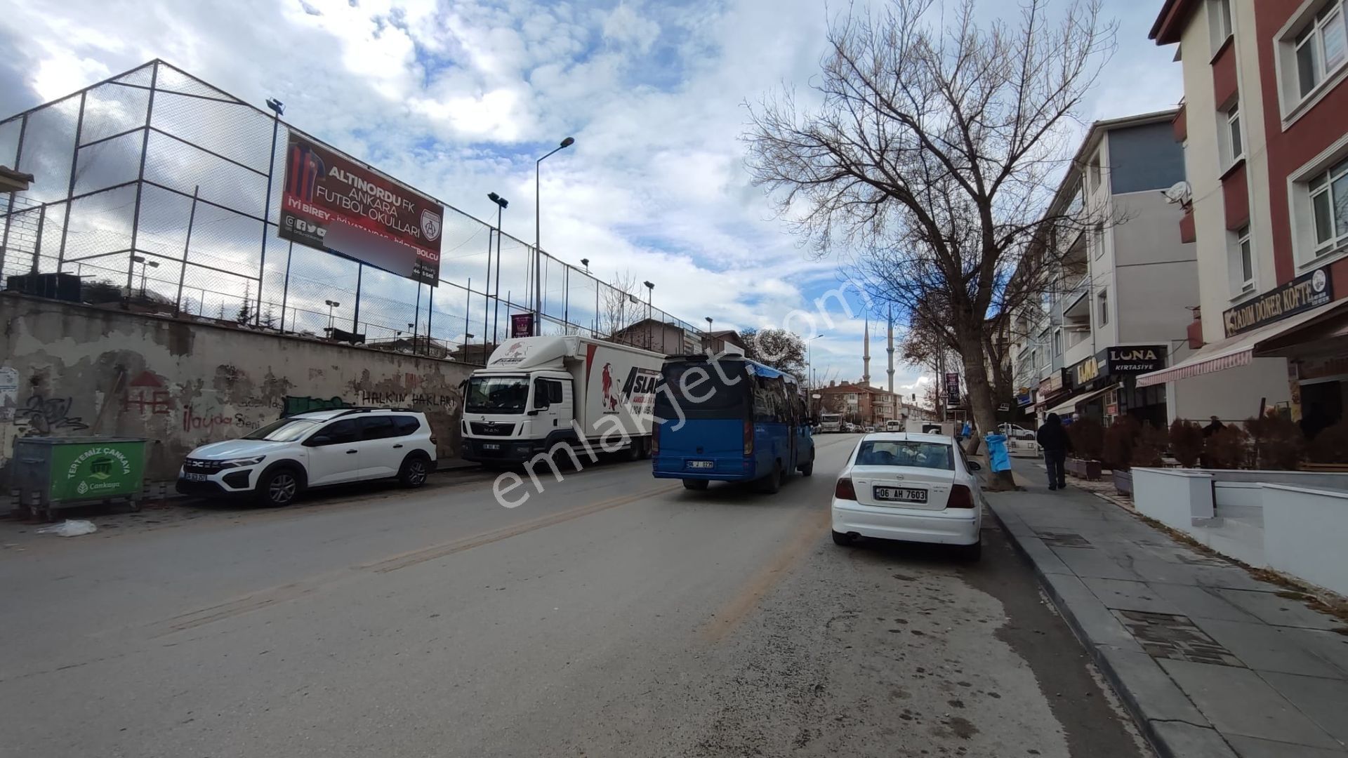 Atanora Vadi'den Sinan Cad Üzeri Ön Cephe Ara Kat Kombili Temiz 2+1 - Görsel 4