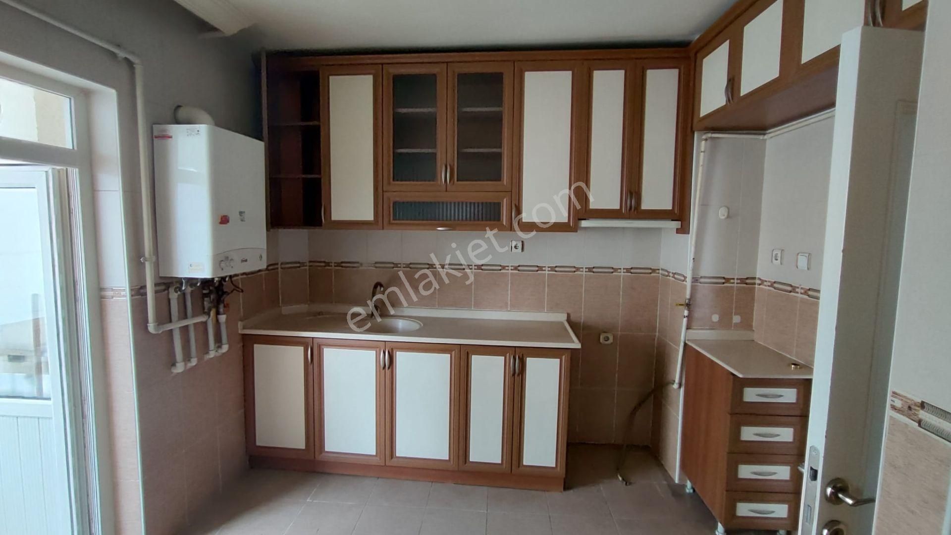 Atanora Vadi'den Sinan Cad Üzeri Ön Cephe Ara Kat Kombili Temiz 2+1 - Görsel 15