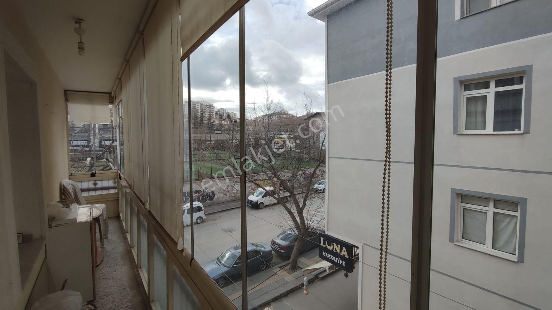 Atanora Vadi'den Sinan Cad Üzeri Ön Cephe Ara Kat Kombili Temiz 2+1 - Görsel 9