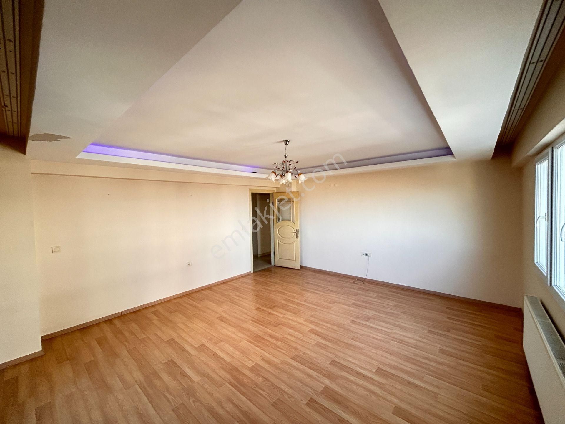 Çiğli Evka 5'de Havuzlu Site İçerisinde Satılık Ara Kat 3+1 Daire - Görsel 2