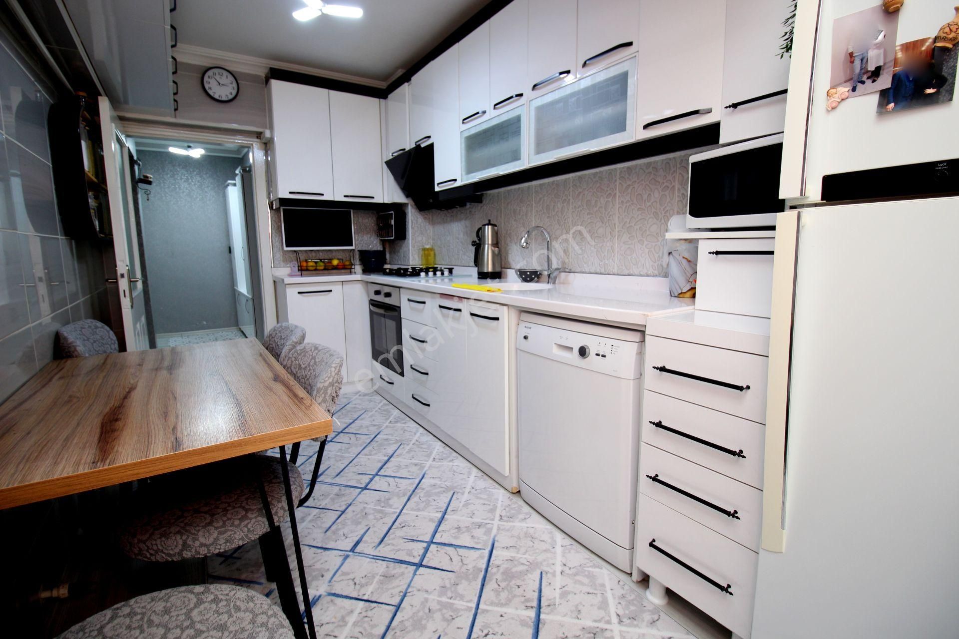 Emre Emlak'tan Topçu Mahallesinde Full Yapılı 3+1 Satılık Daire - Görsel 3