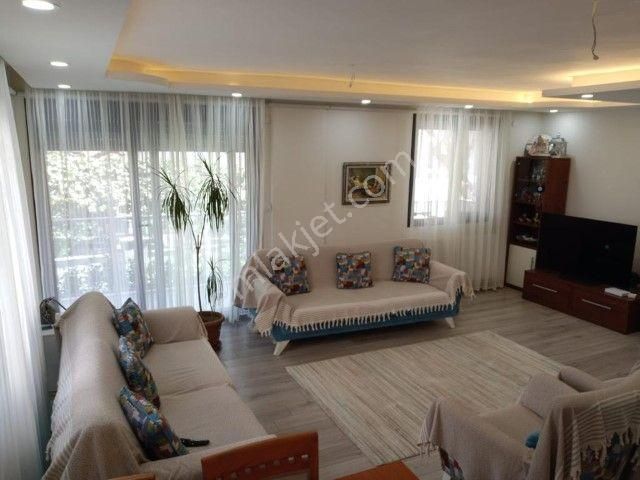 Seferihisar Hıdırlık Mahallesinde 4+1 Satılık Müstakil Villa