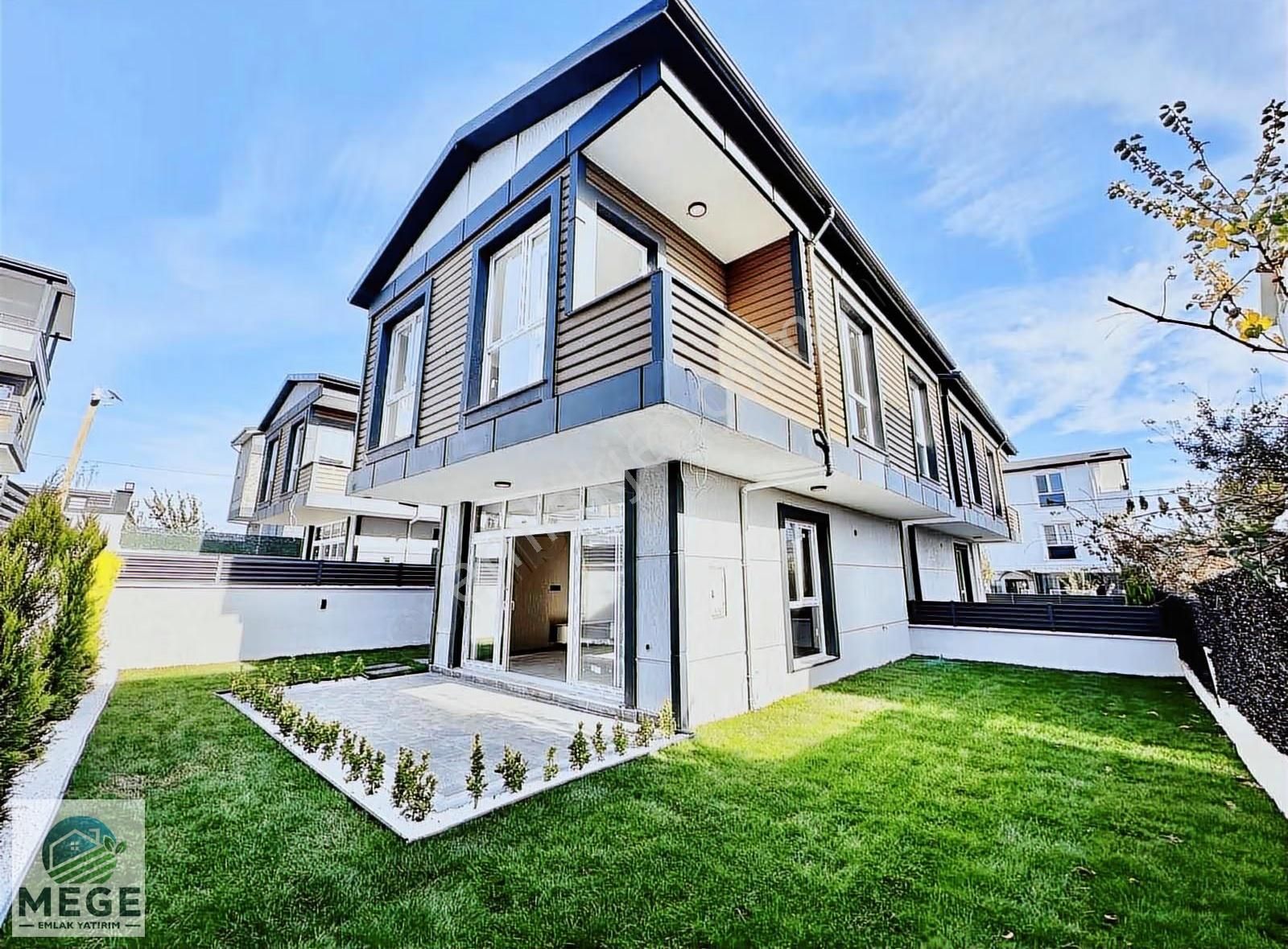 Megeden Yeniçiftlikte Satılık Villa 3+1 Öncepheli