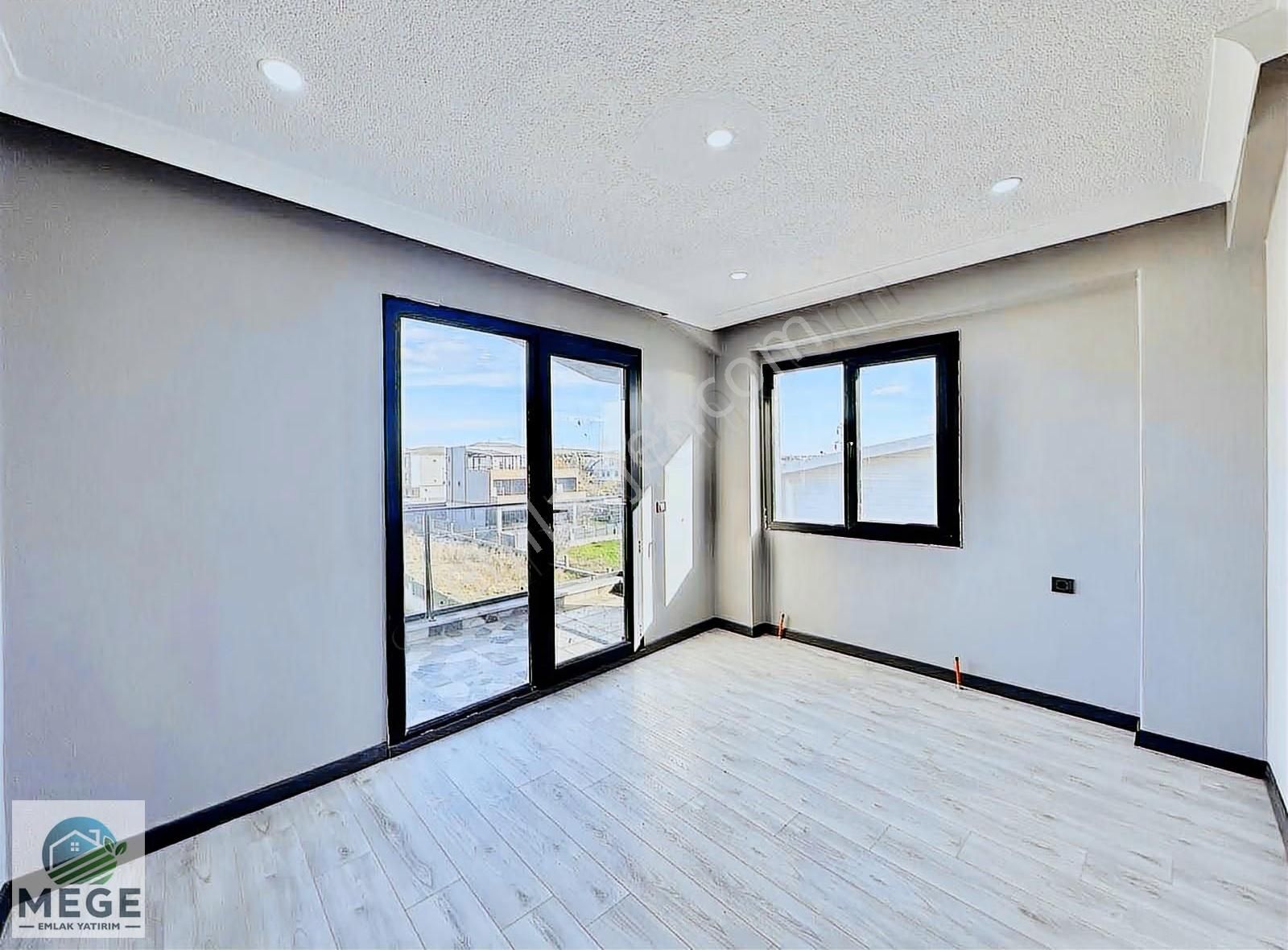 Megeden Yeniçiftlikte Yola Cepheli Satılık Villa - Görsel 9