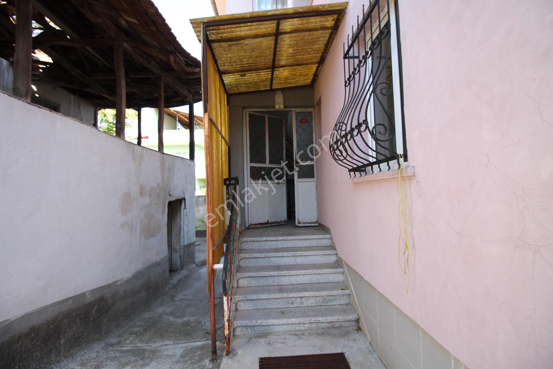 Balıkesir Kepsut Merkezde Müstakil Bahçeli Satılık Ev - Görsel 3