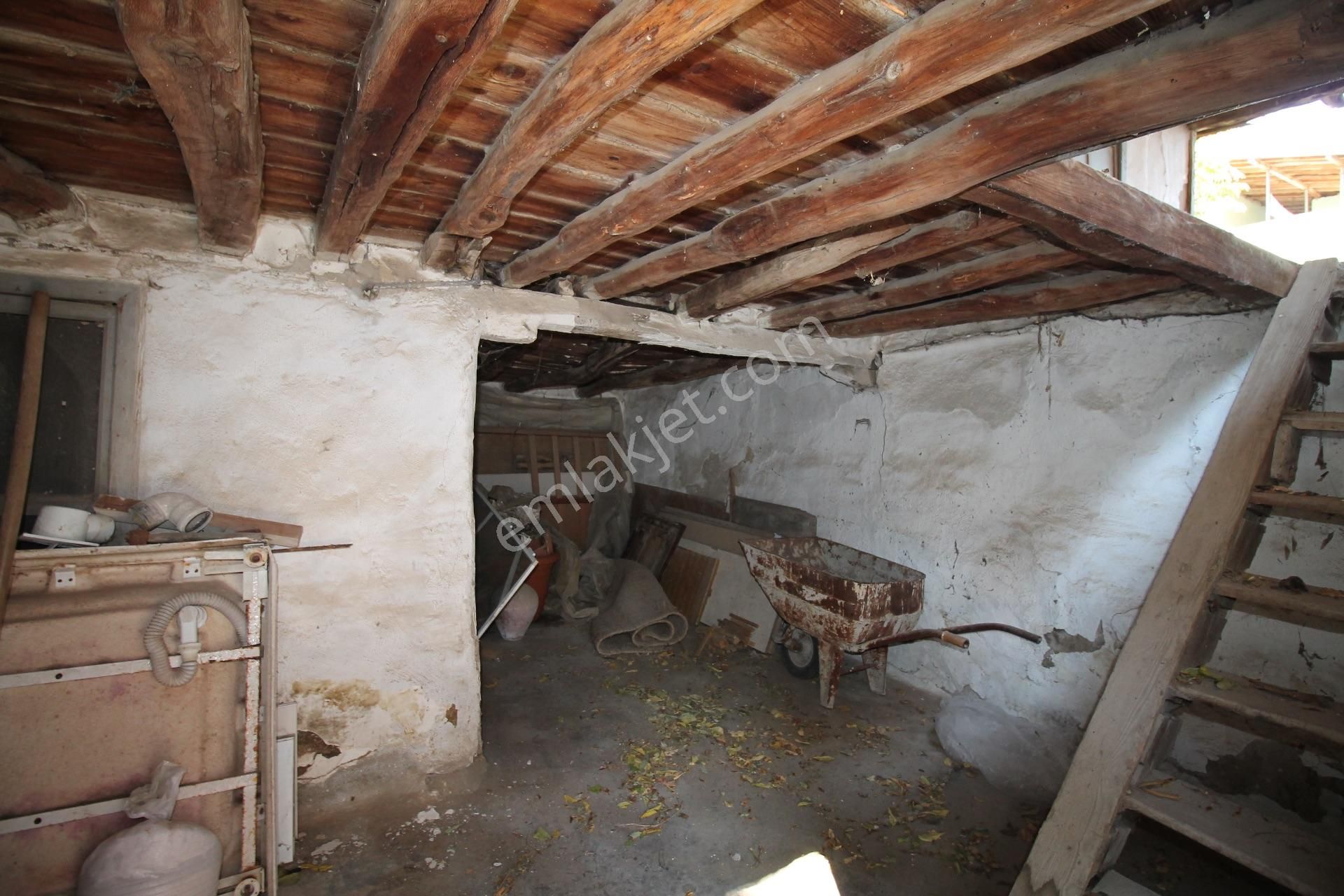 Balıkesir Kepsut Merkezde Müstakil Bahçeli Satılık Ev - Görsel 34