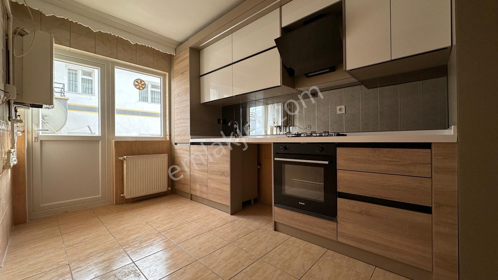 Sincan Yenikentte Çift Balkonlu Merkezi Konumda Fırsat Uygun Fiyatta Ara Katta 3+1 Daire - Görsel 4