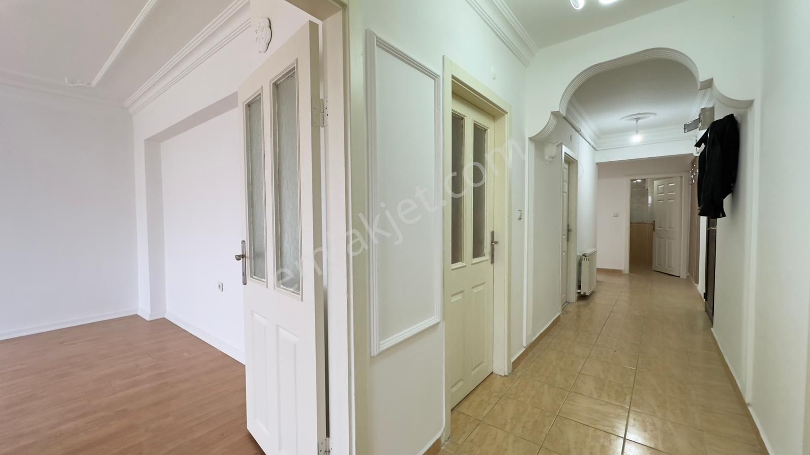 Sincan Yenikentte Çift Balkonlu Merkezi Konumda Fırsat Uygun Fiyatta Ara Katta 3+1 Daire - Görsel 13