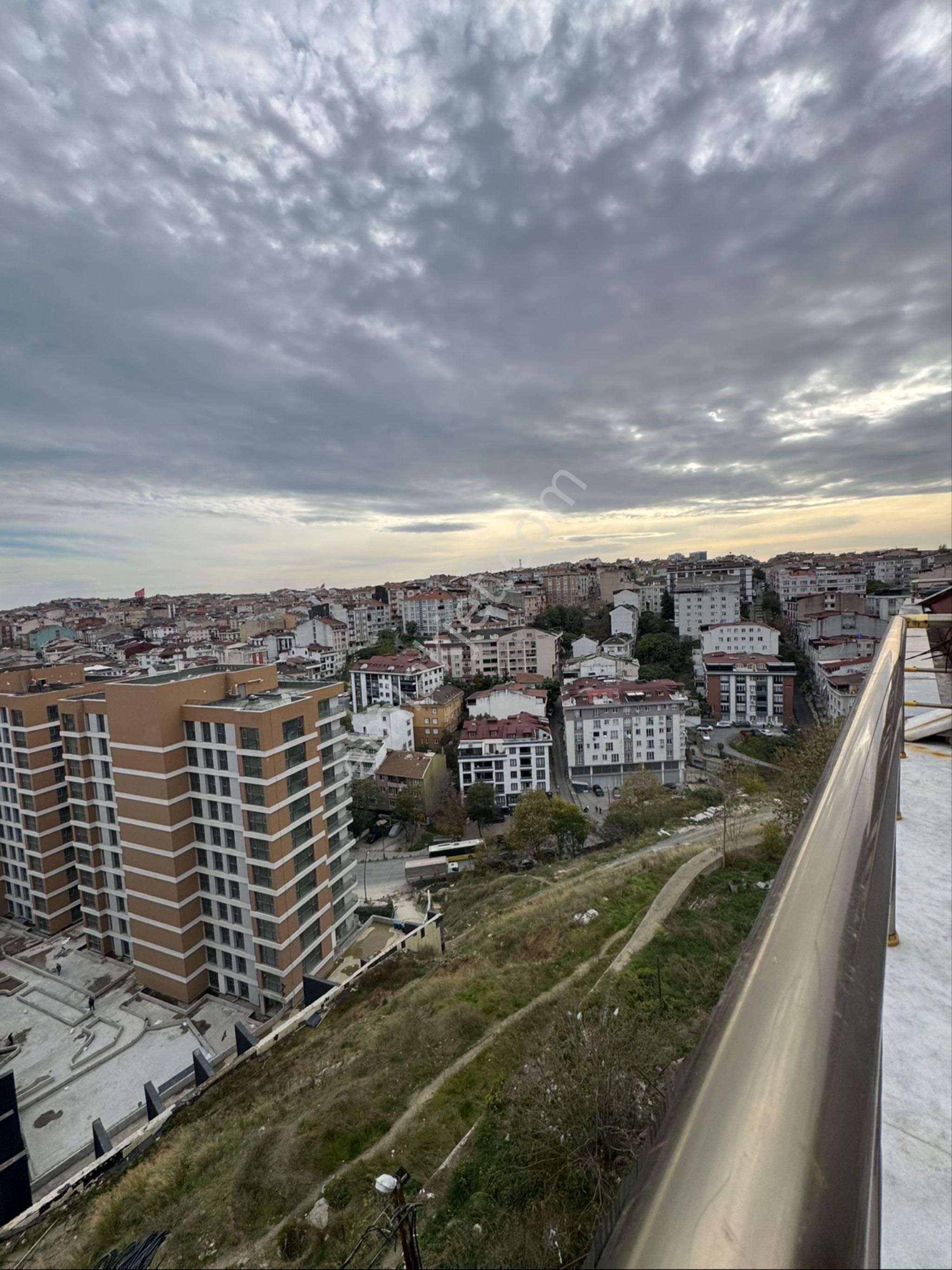 Çözüm Gayrimenkulden 3+2 170m2 Harika Haliç Manzaralı Dublex