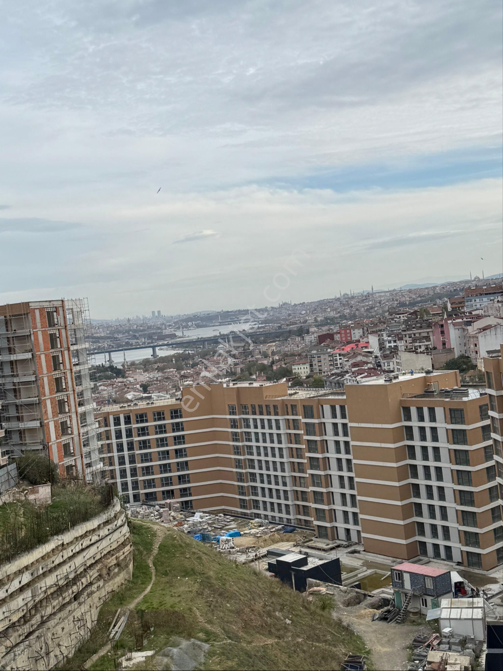 Çözüm Gayrimenkulden 3+2 170m2 Harika Haliç Manzaralı Dublex - Görsel 3
