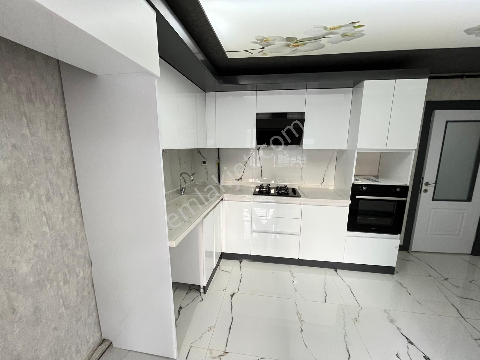 Mülk Emlak Ofisinden 3+1 110 M2 Emsallerine Göre Hesaplı Yılın Son Fırsat Dairesi İlk Gelen Alır - Görsel 3