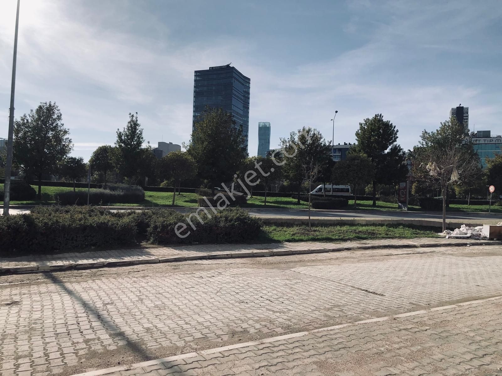 Bayraklı Aliya İzzet Begoviç Caddesi Üzeri Kiralık Sıfır Dükkan - Görsel 8