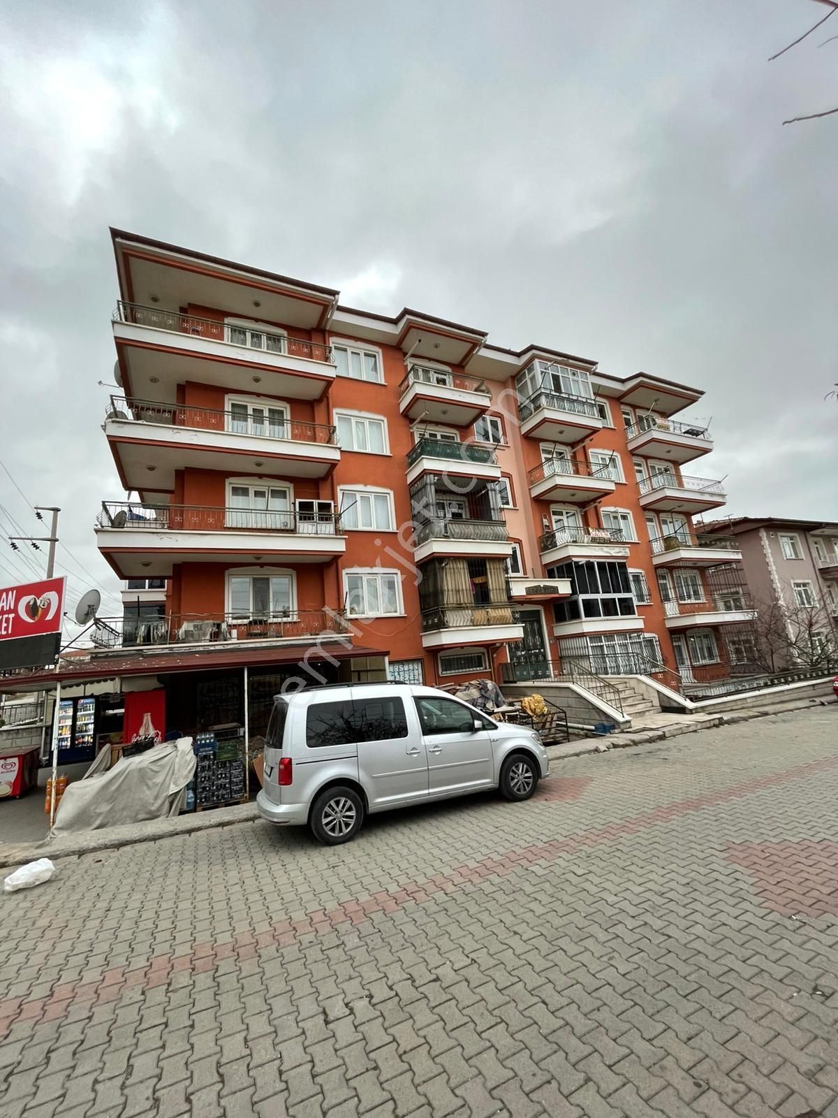 Afyon Üçok Emlaktan Mareşal F Çakmak Mah Satılık 3+1 Temiz Bakımlı Daire - Görsel 2