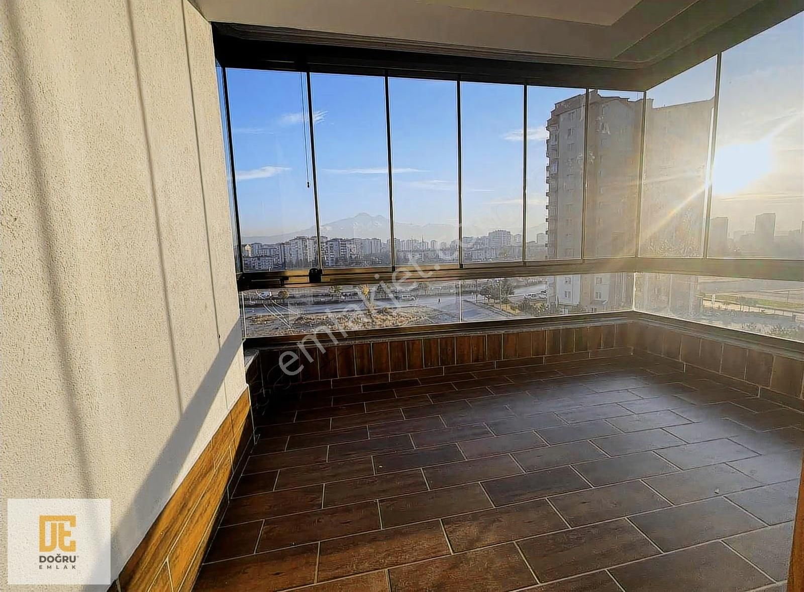 Doğru Emlak - Mithatpaşa'da Çok Özel 4+1 Kiralık Lüks Daire - Görsel 15