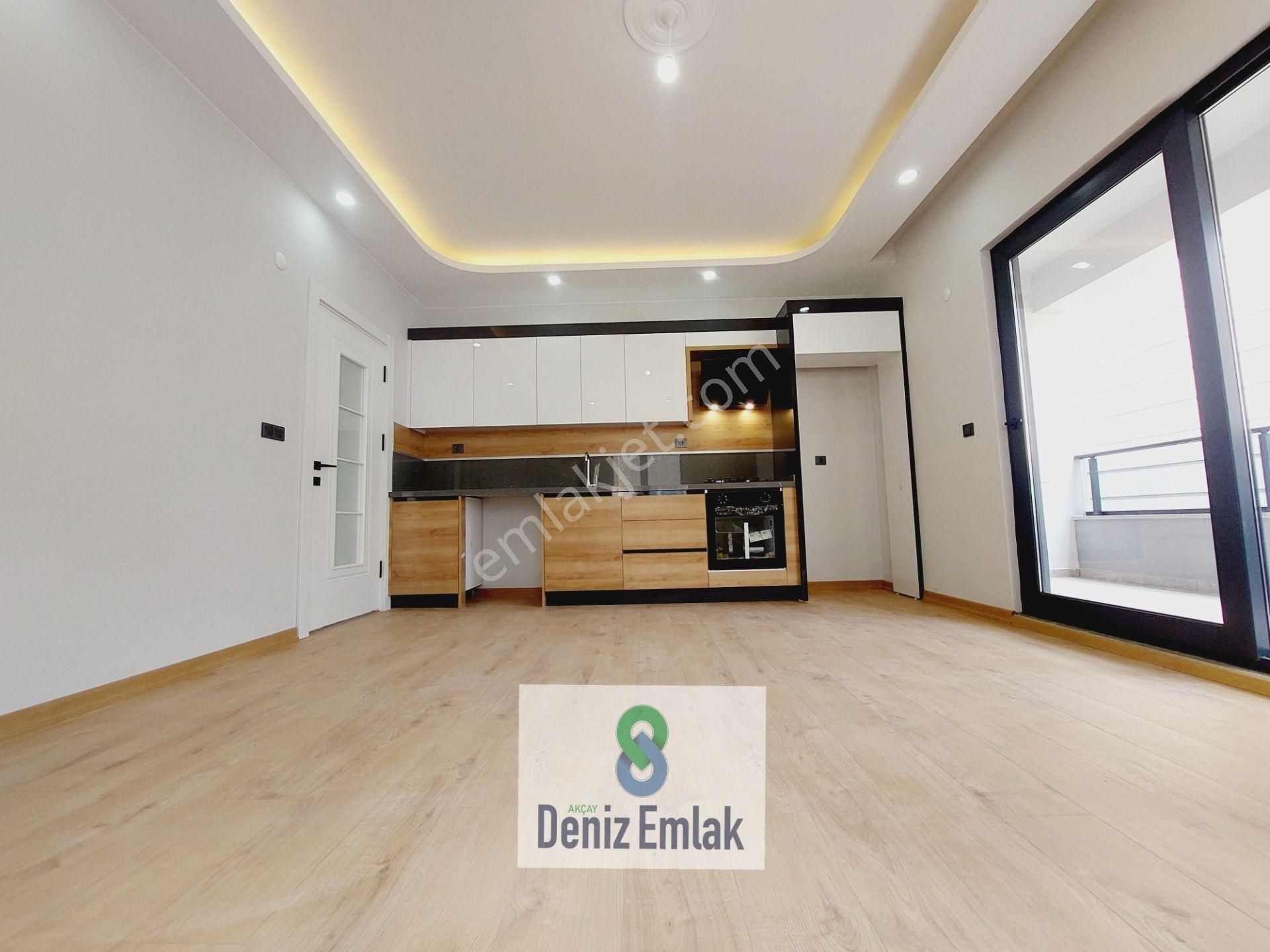 Denizden Akçayda Yeni Binada Geniş Lüks Satılık 1+1 Daire.