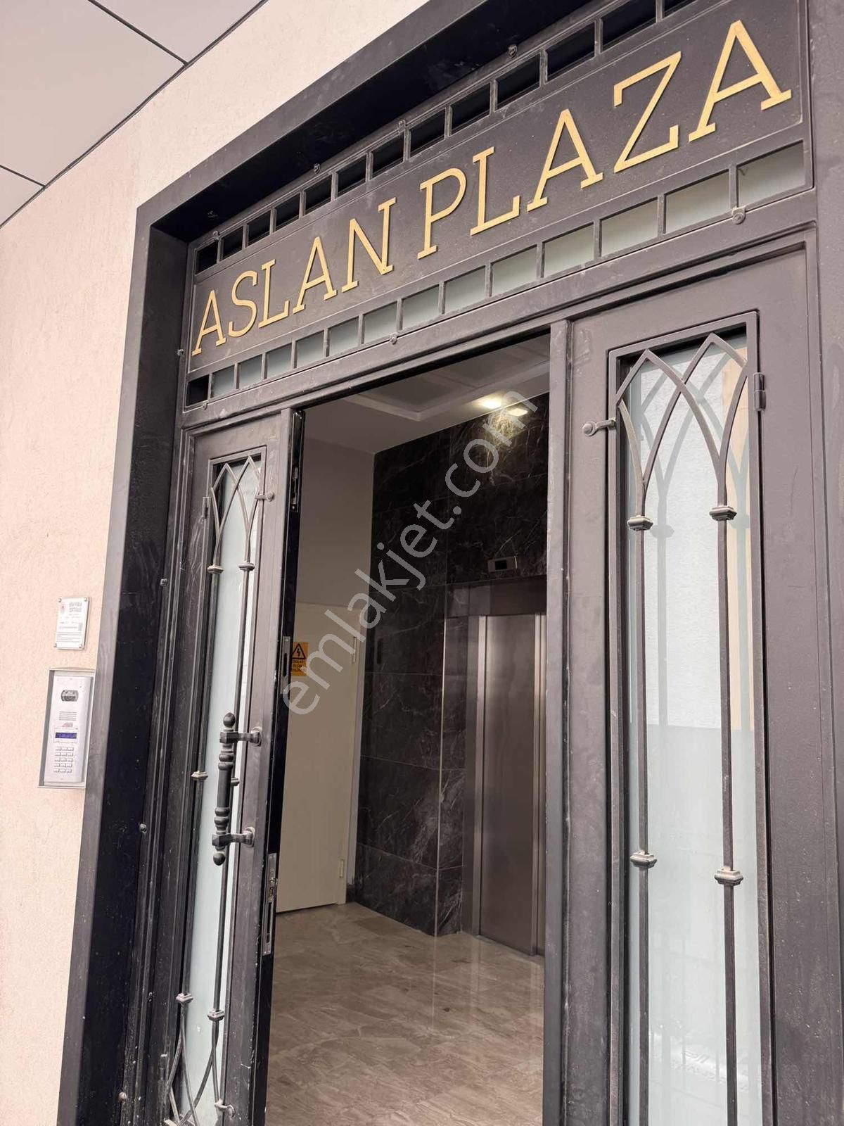 Sultanbeyli Aslan Plazada Prestijli Konumda Kiralık Ofisler - Görsel 27