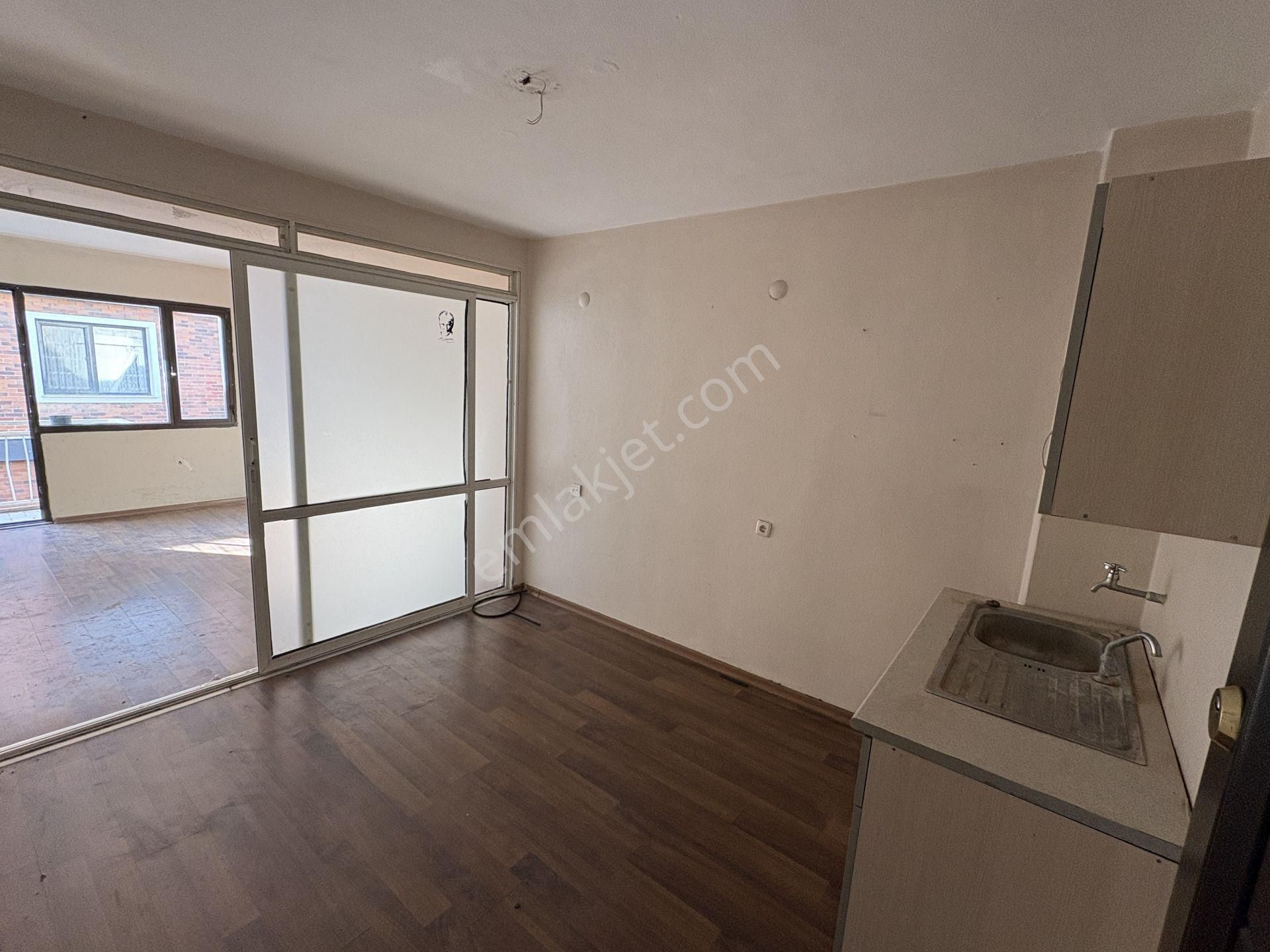 Karşıyaka Çarşısı İzban Yakını, Asansörlü İşhanında Kiralık Ofis - Görsel 3