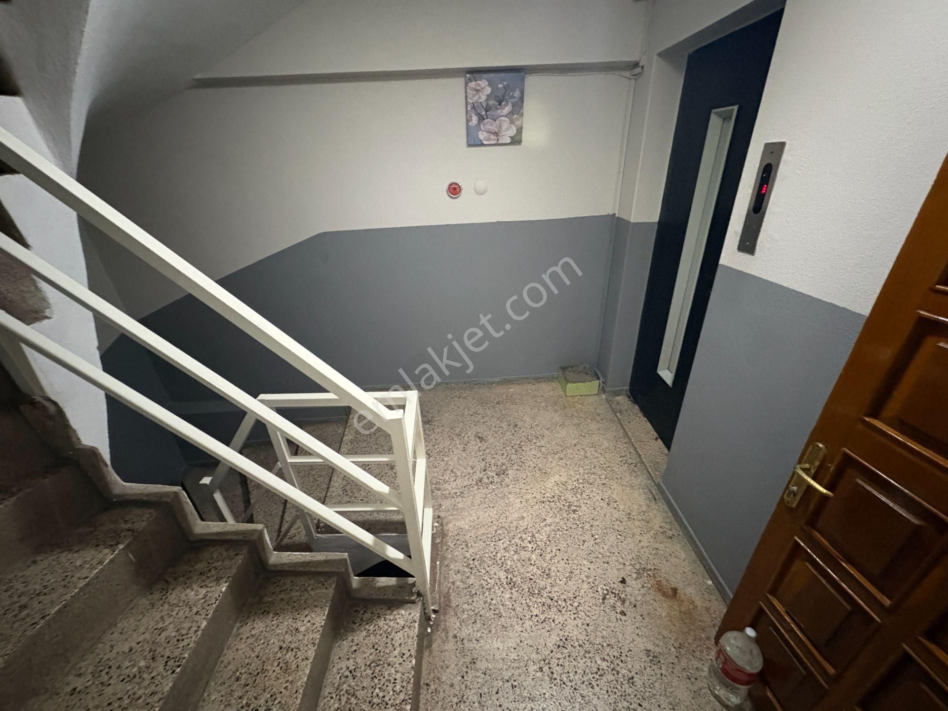 Karşıyaka Çarşısı İzban Yakını, Asansörlü İşhanında Kiralık Ofis - Görsel 15