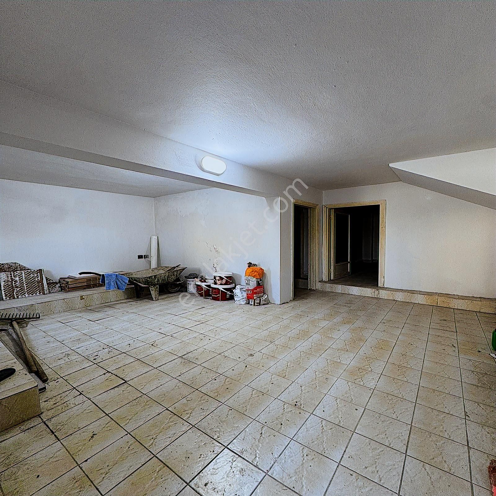 Beylikdüzü Marina'da 9+1 Satlık Villa