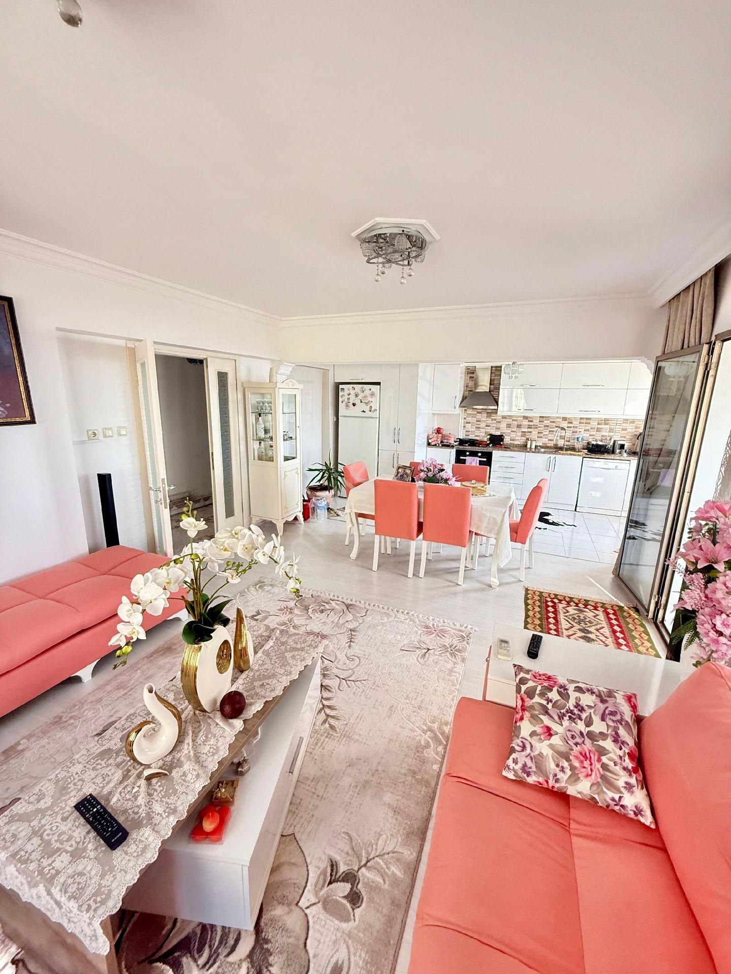 Kuşadası Ege Mahallesinde Ful Deniz Manzaralı Doğalgazlı Asansörlü 3+1 140m2 Daire - Görsel 14