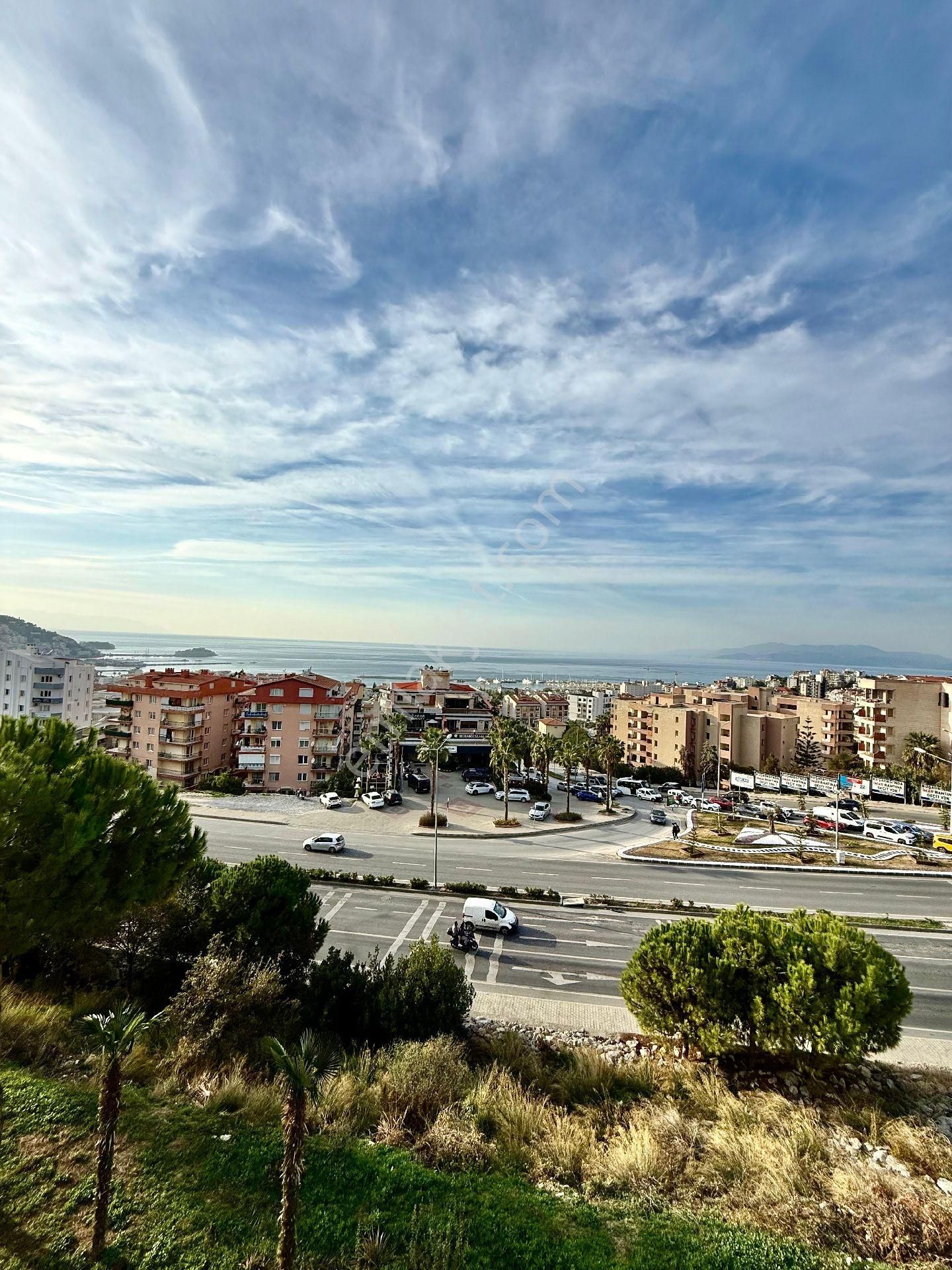 Kuşadası Ege Mahallesinde Ful Deniz Manzaralı Doğalgazlı Asansörlü 3+1 140m2 Daire