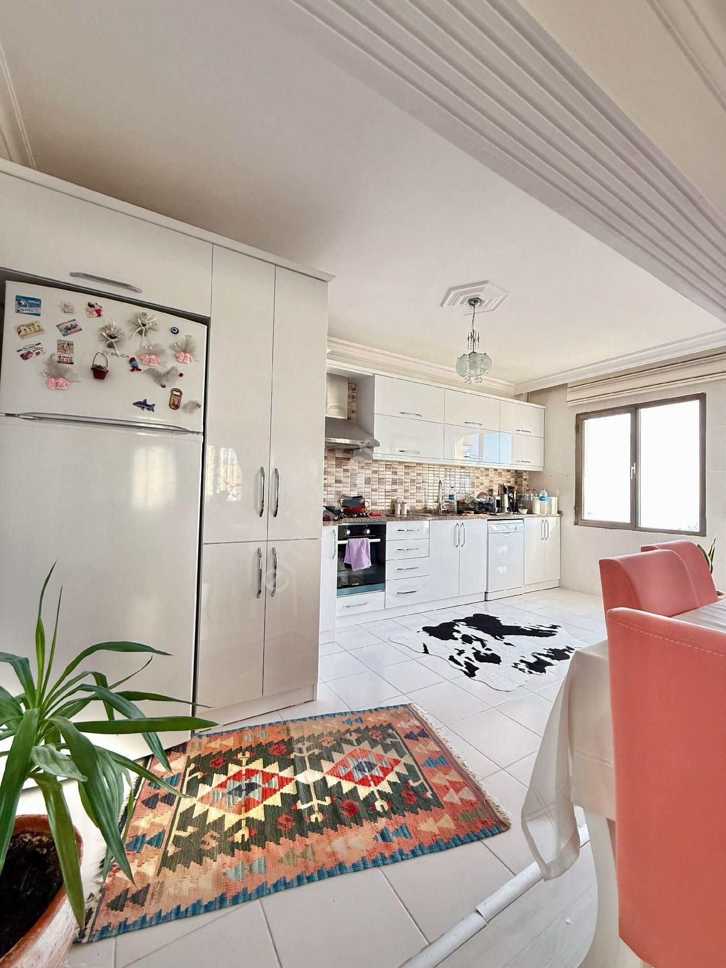 Kuşadası Ege Mahallesinde Ful Deniz Manzaralı Doğalgazlı Asansörlü 3+1 140m2 Daire - Görsel 10