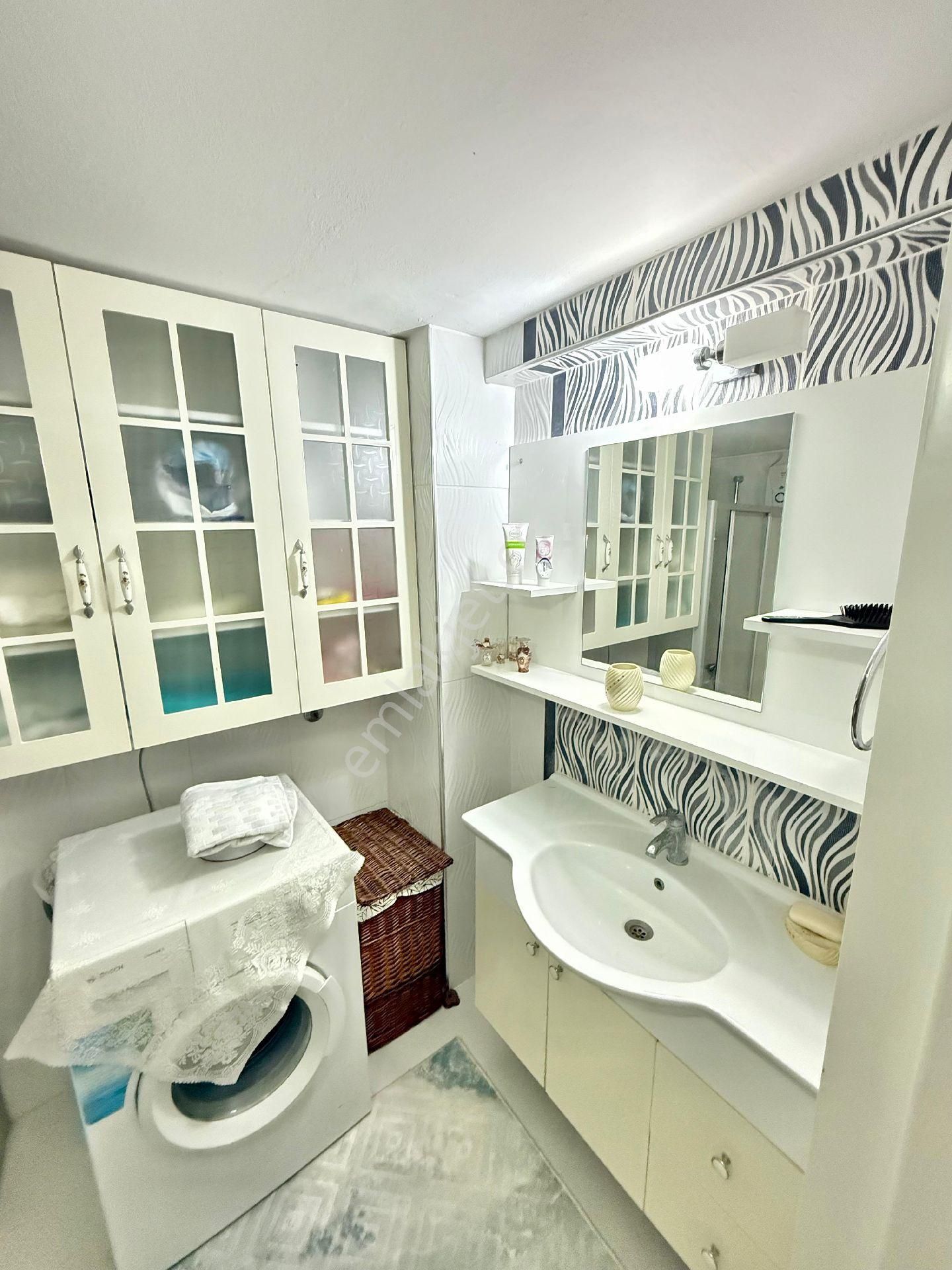 Kuşadası Ege Mahallesinde Ful Deniz Manzaralı Doğalgazlı Asansörlü 3+1 140m2 Daire - Görsel 7