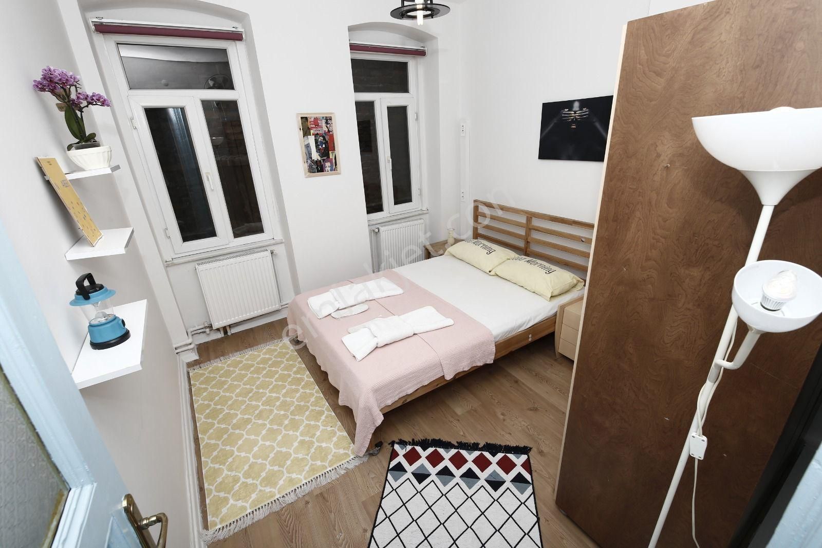 Beyoğlu Cihangir Firuzağada Kiralık Daire Full Eşyalı Yüksek Tavanlı 2+1 - Görsel 2