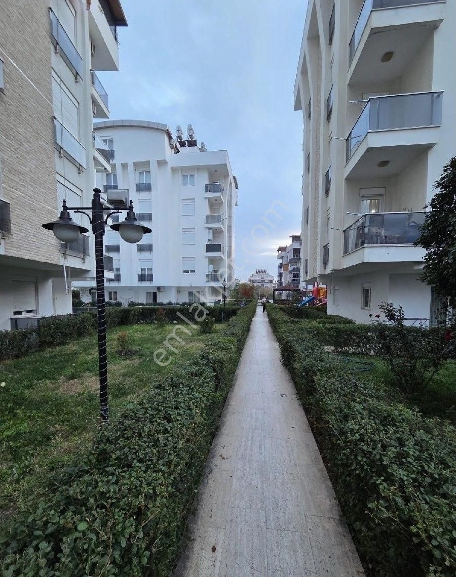 Konyaaltı Limanda Havuzlu Kapalı Otaparklı 1+1 Eşyalı Kiralık Daire - Görsel 10