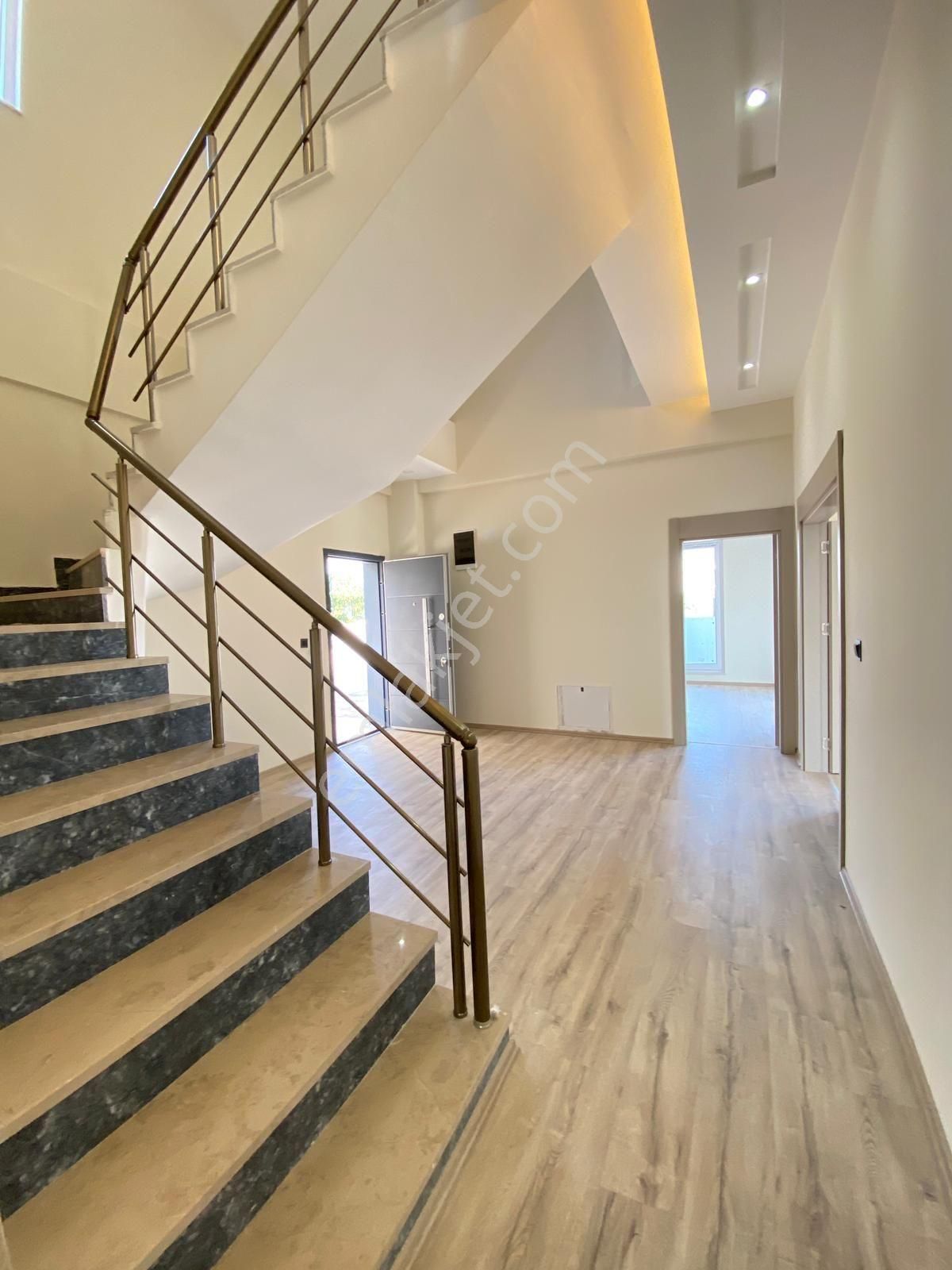 Yenikoyde Satılık 4+1 Villa - Görsel 12