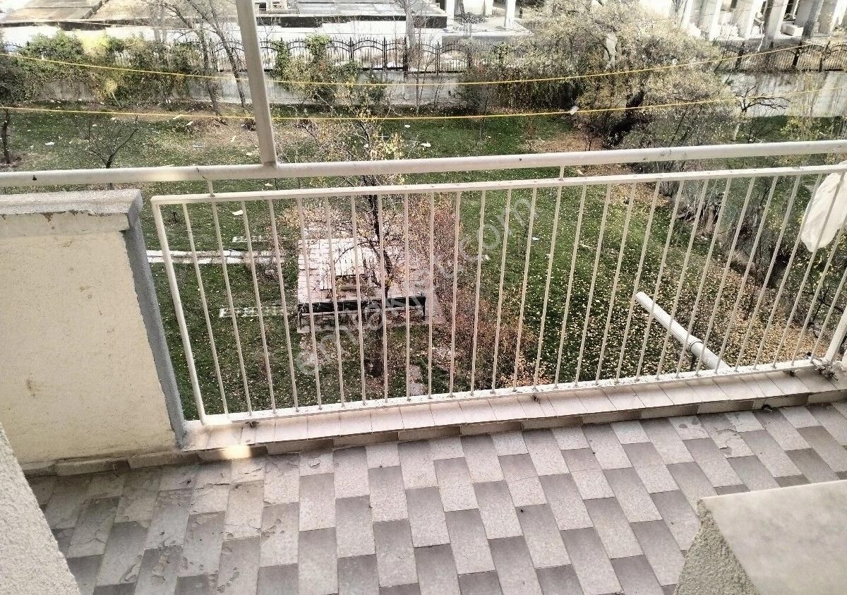 Zeliş Emlak'tan Yenimahalle Y.kemalde 3.kat (arakat) Kombili Şehir Hastanesi Ve Aybü Yakını - Görsel 13