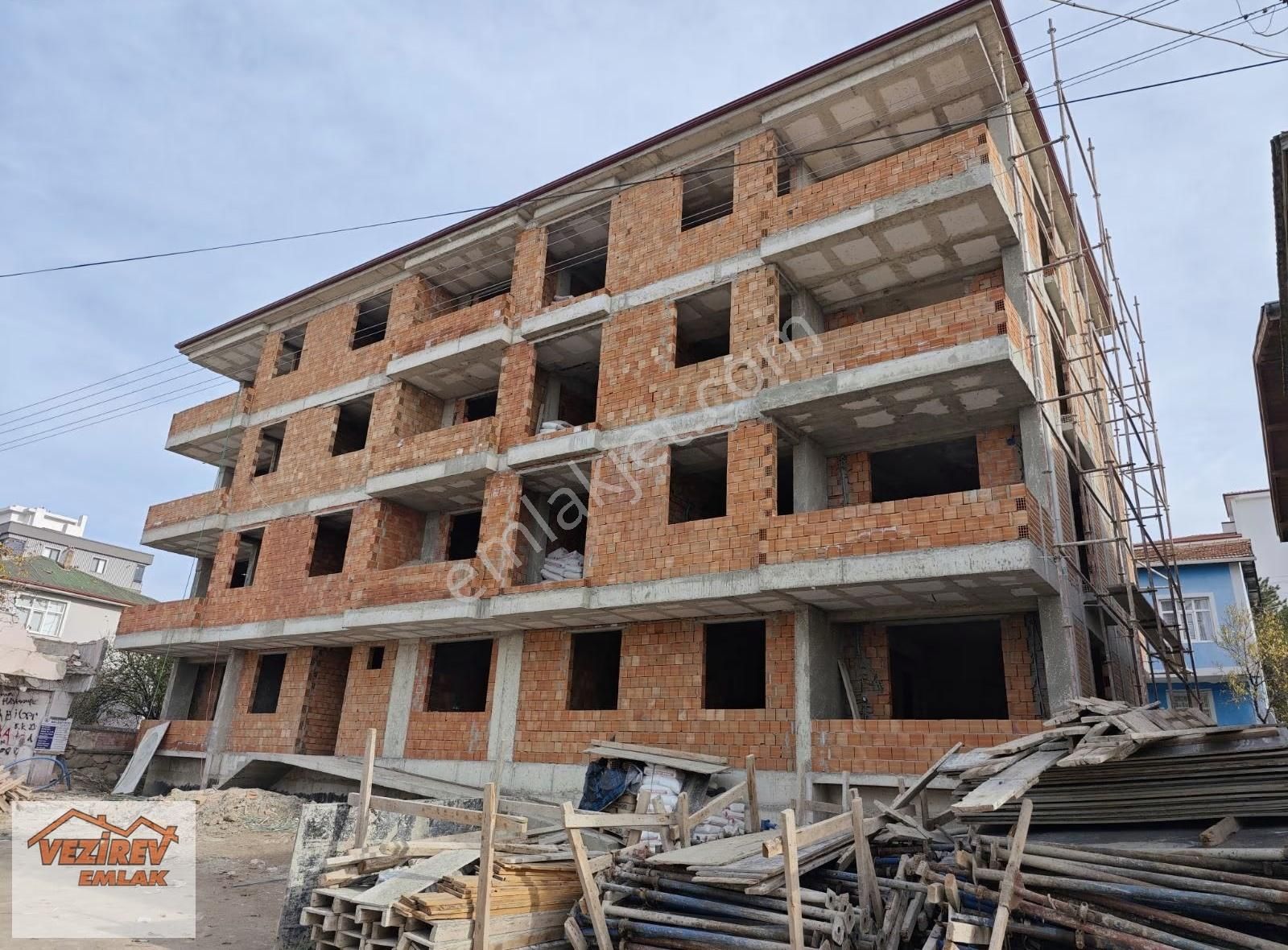 Vezirev Emlaktan Şeker Mah. 2+1 Ve 2+0 Daireler