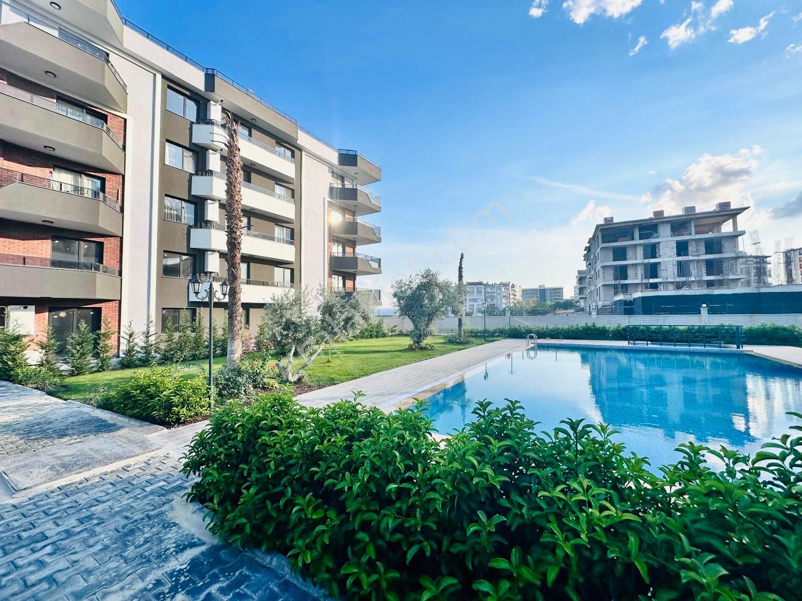 Azur Gayrimenkulden Havuzlu Konsept Sitede Ara Kat Yerden Isıtmalı Eşyalı Olarak 1+1 Satılık Daire