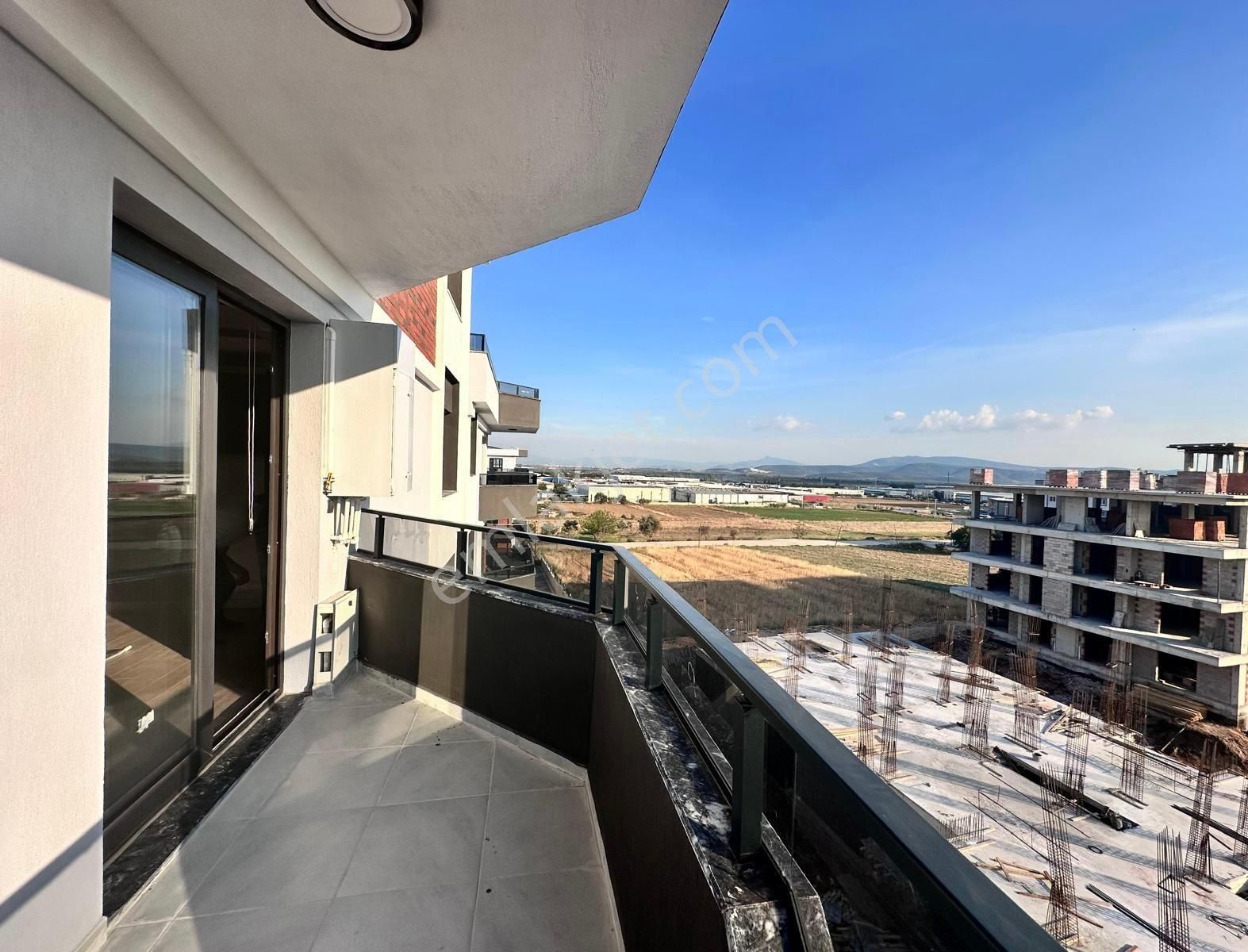 Azur Gayrimenkulden Havuzlu Konsept Sitede Ara Kat Yerden Isıtmalı Eşyalı Olarak 1+1 Satılık Daire - Görsel 18