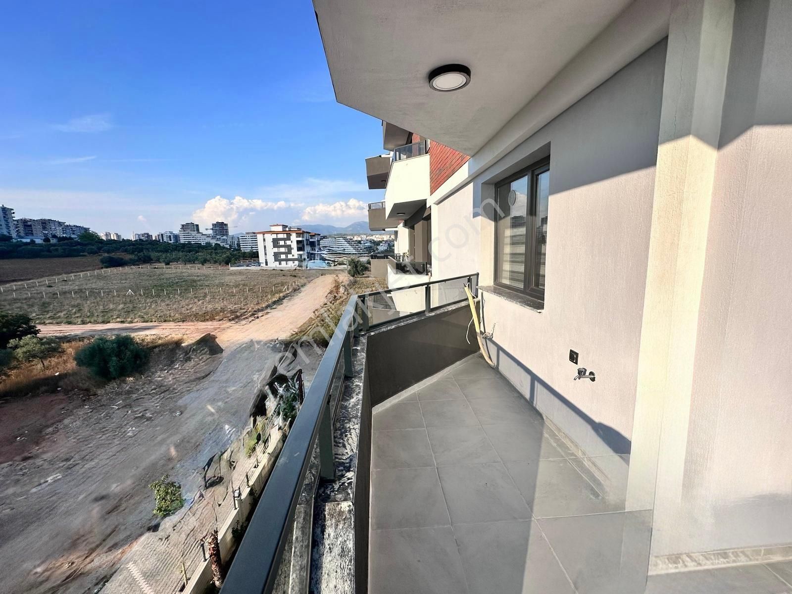 Azur Gayrimenkulden Havuzlu Konsept Sitede Ara Kat Yerden Isıtmalı Eşyalı Olarak 1+1 Satılık Daire - Görsel 14