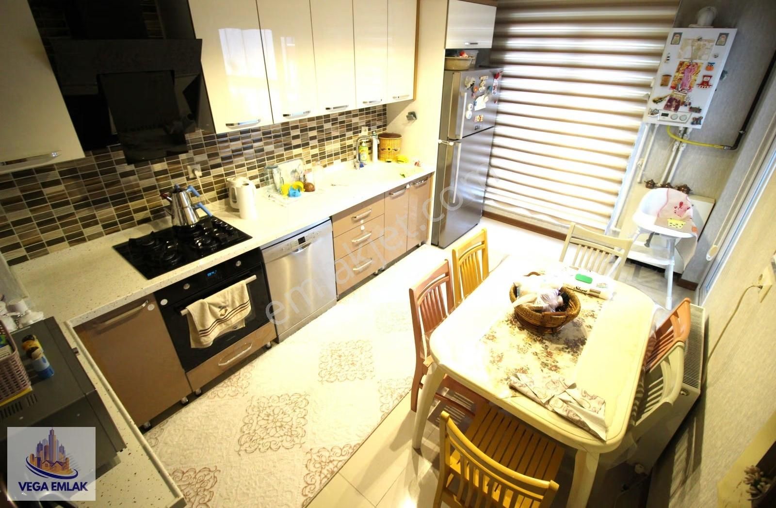 Vega Emlak'tan Zafer Fırını Yakını Yola Cephe 3+1 Satılık Daire - Görsel 3