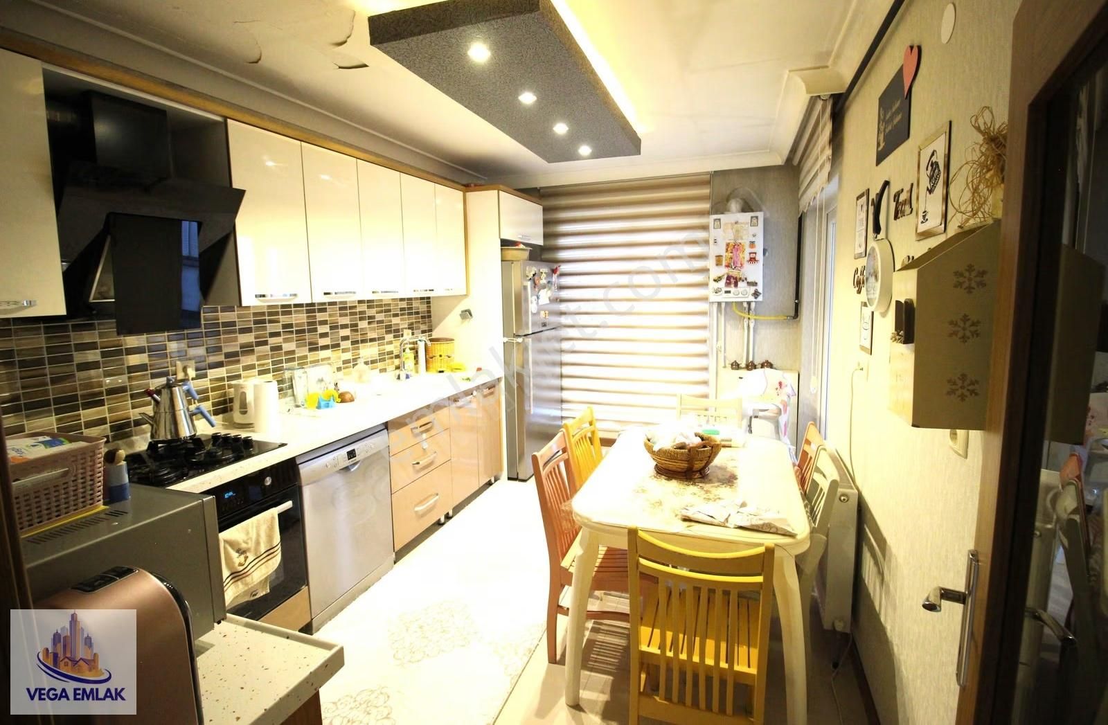 Vega Emlak'tan Zafer Fırını Yakını Yola Cephe 3+1 Satılık Daire