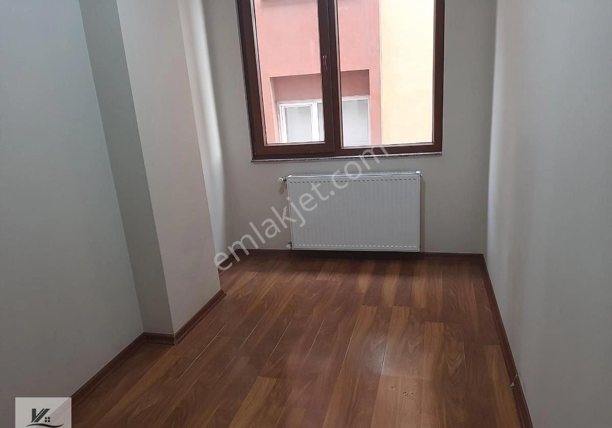 Libadiye Caddesinde Emaar Avm Ye 50 Mt.mesafede 2+1 90 M2 1.kat - Görsel 6