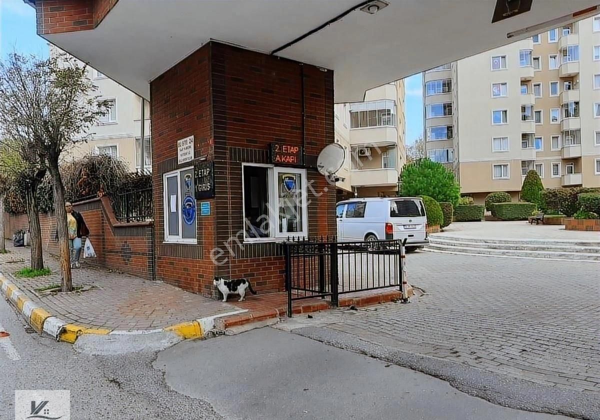 Çekmeköy Beşyıldız Sitesinde 135 M2 Net Kullanımlı 1.kat Daire - Görsel 2