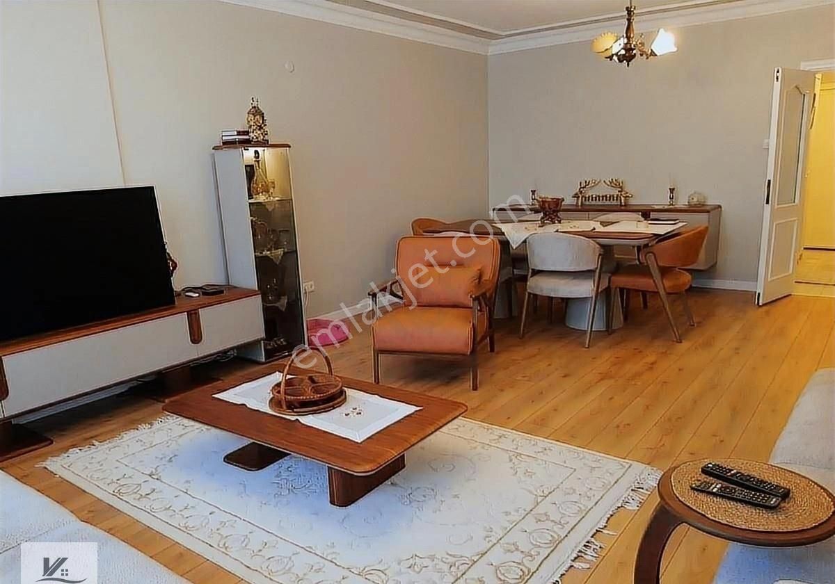 Çekmeköy Beşyıldız Sitesinde 135 M2 Net Kullanımlı 1.kat Daire - Görsel 7