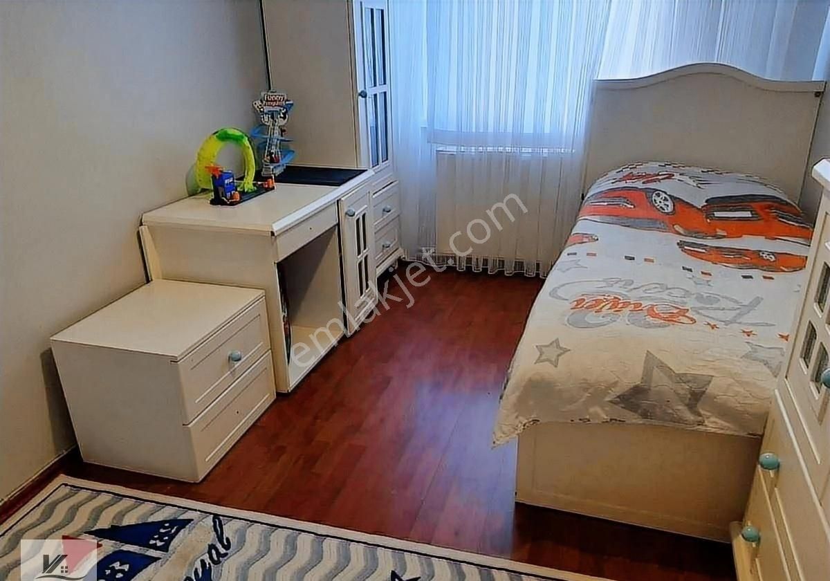 Çekmeköy Beşyıldız Sitesinde 135 M2 Net Kullanımlı 1.kat Daire - Görsel 4