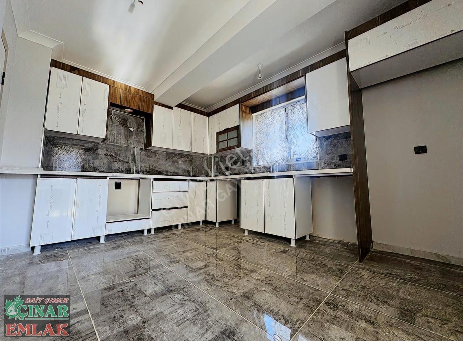 Çınar'dan Merkezi Konum Ve Yüksek Kullanım Alanıyla Köşebaşı 3+1 - Görsel 10