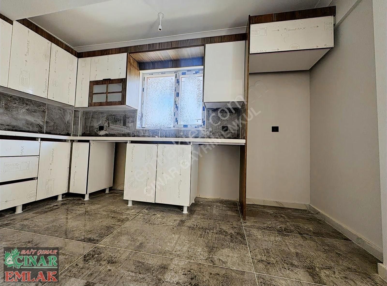 Çınar'dan Merkezi Konum Ve Yüksek Kullanım Alanıyla Köşebaşı 3+1 - Görsel 5