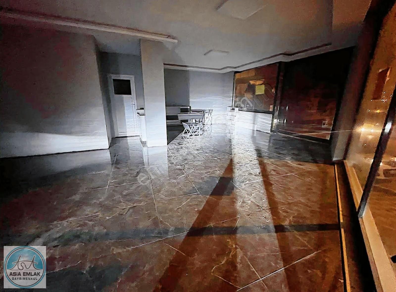 Asia Dan Kavakpınar Mahallesind 80 M2 Cadde Üzeri Satılık Dükkan - Görsel 3