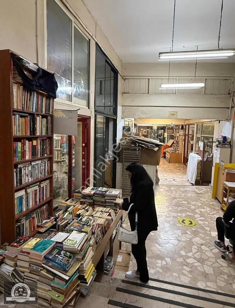 Sahaflar Çarşısında Asma Katlı Dükkan - Görsel 13