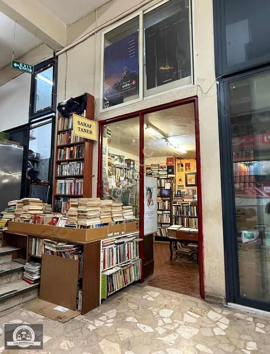 Sahaflar Çarşısında Asma Katlı Dükkan - Görsel 3