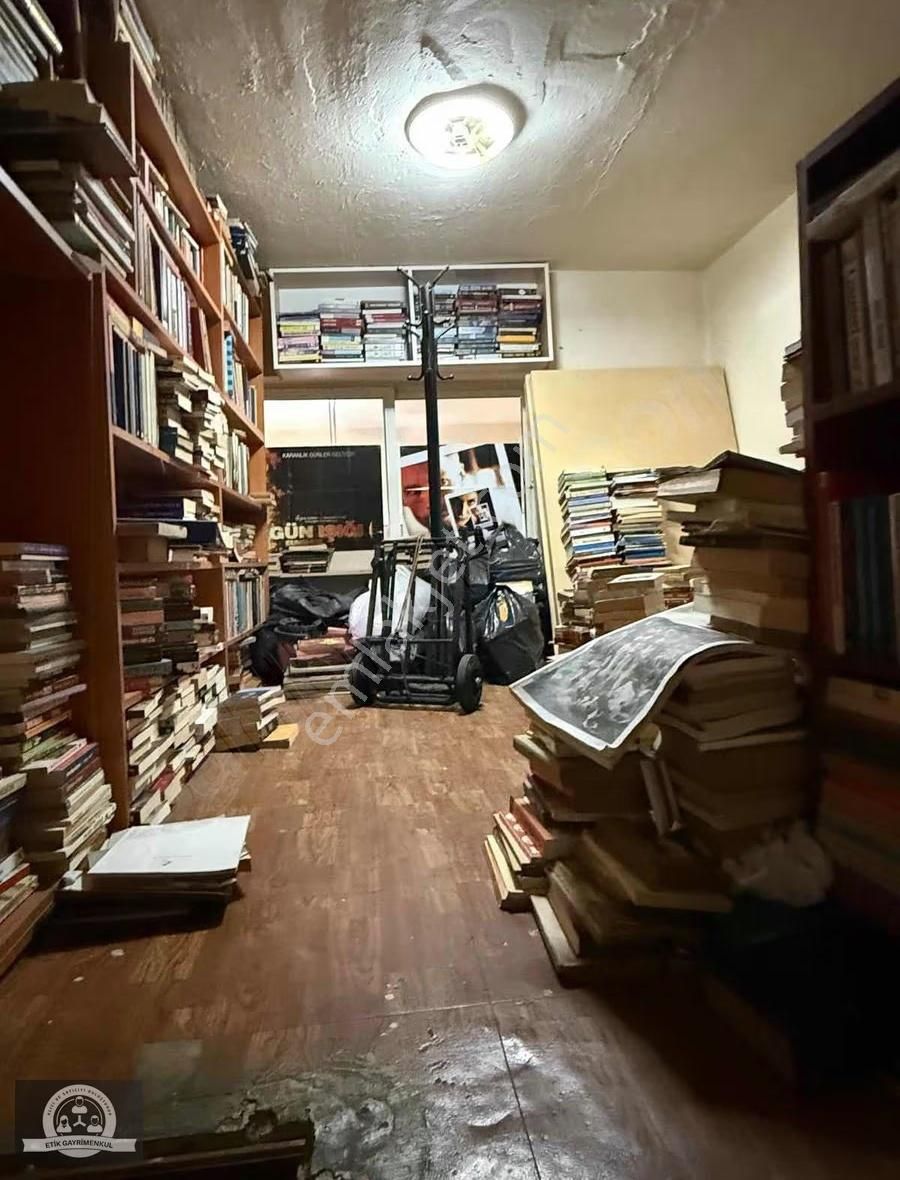 Sahaflar Çarşısında Asma Katlı Dükkan - Görsel 17