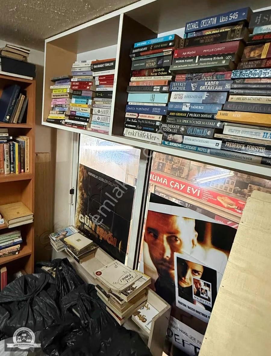 Sahaflar Çarşısında Asma Katlı Dükkan - Görsel 9