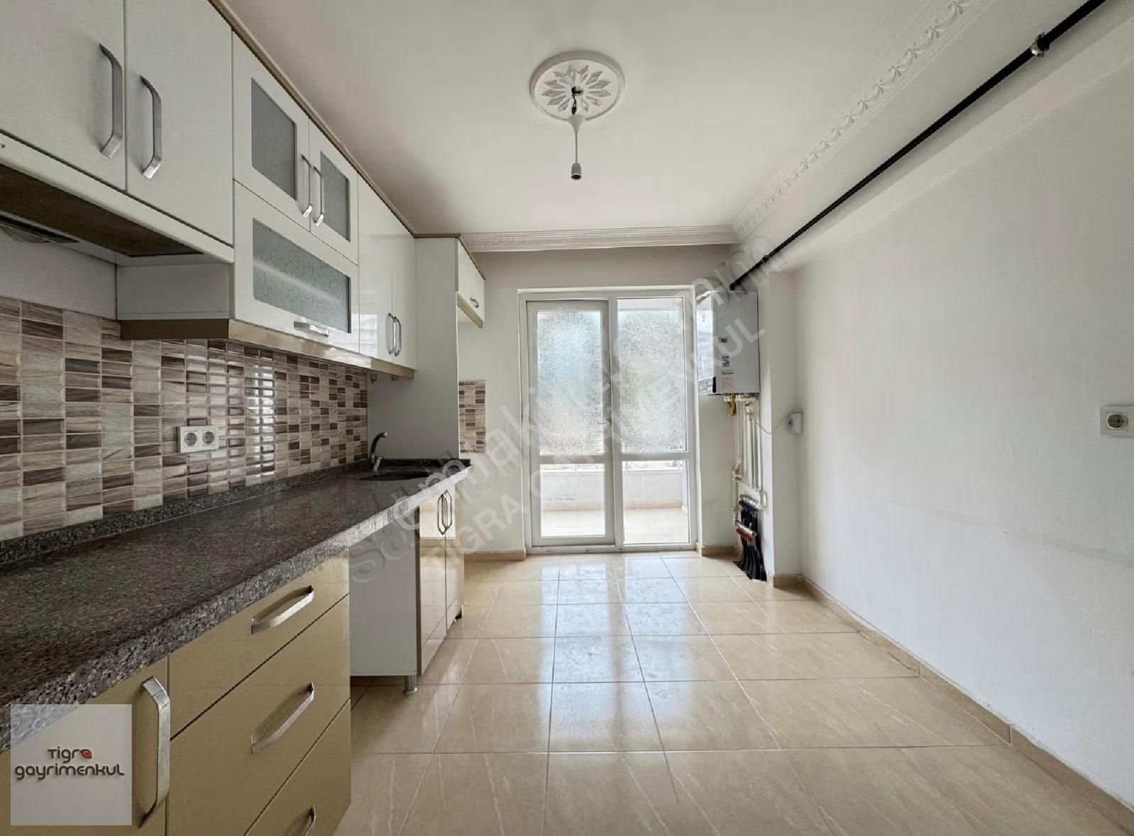 ▄tigra▄nato Yolu Cadde Yakını Asansörlü 130m2 Net 3+1 Ara Kat