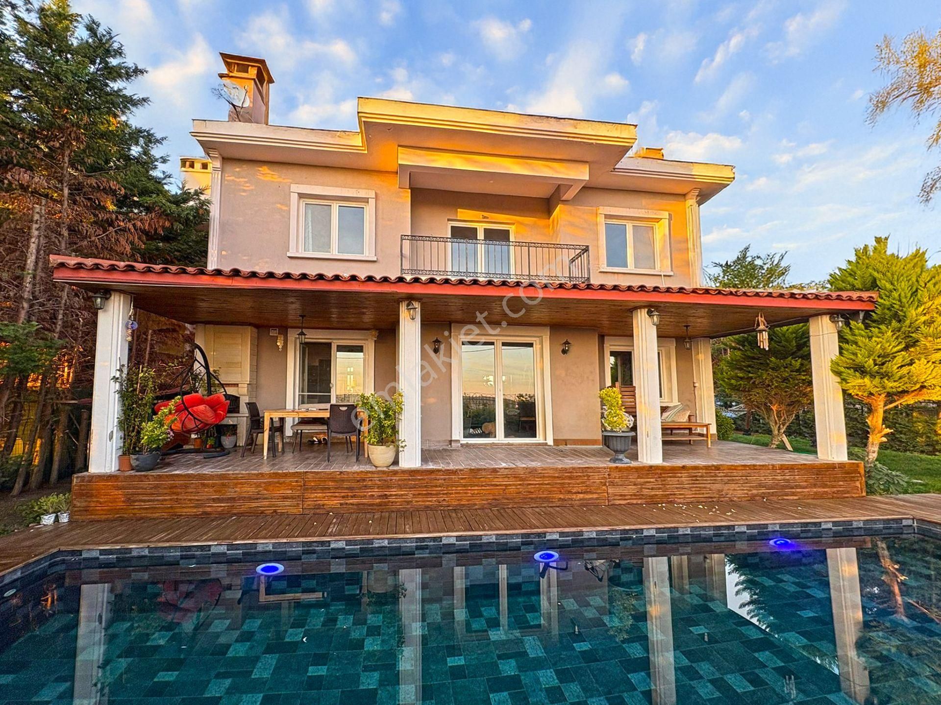 Selimpaşa 'da Kendine Ait Havuzlu Müstakil Özel Yapım Villa